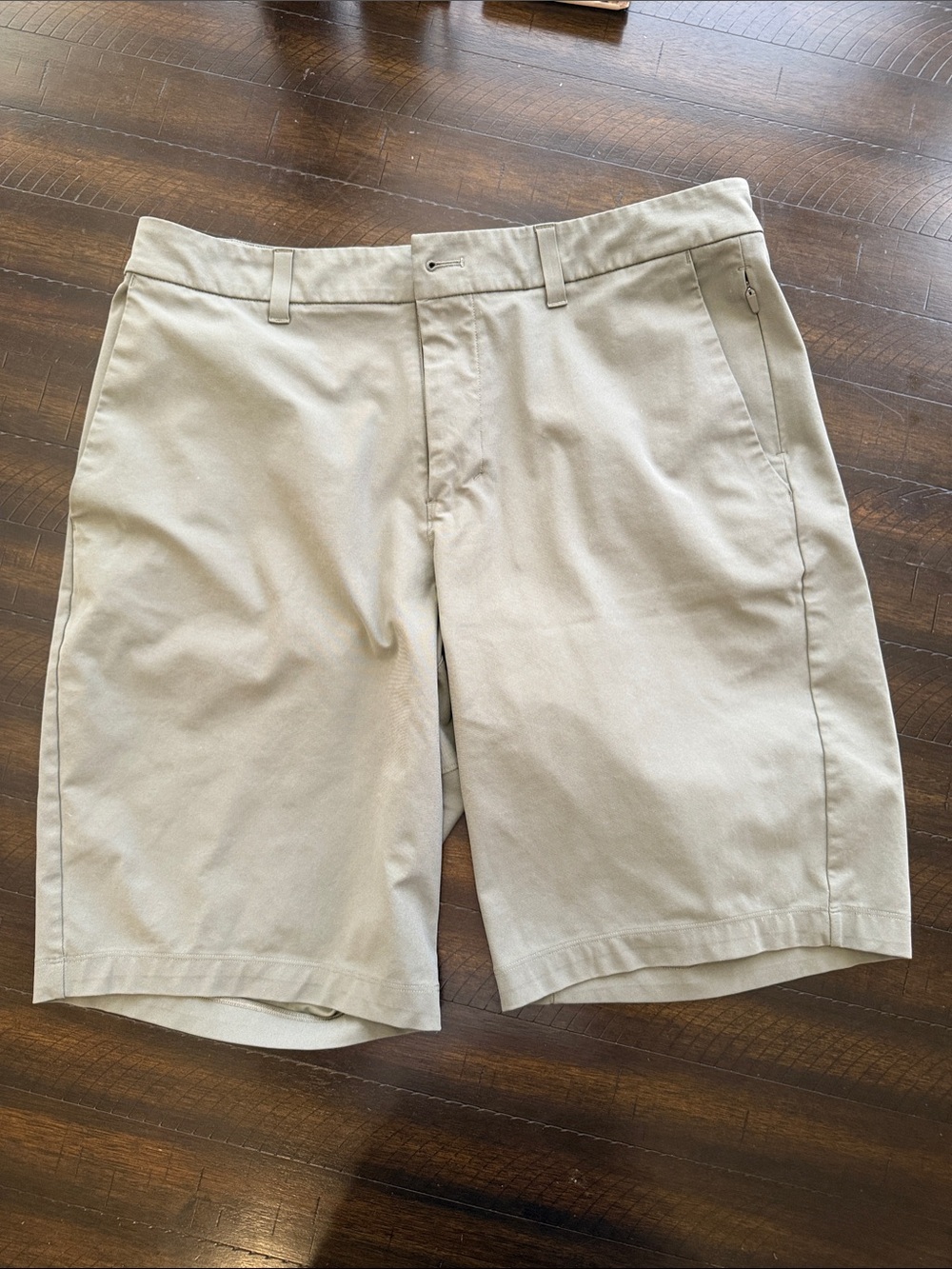 Lululemon commission 11” short - green gray